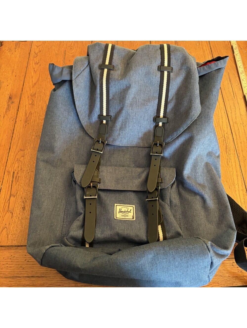 Herschel Supply Company Little America Blue Gray Red Interior Magnetic Buckles